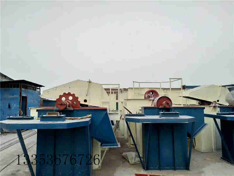 不同型號(hào)斗式提升機(jī) 不同型號(hào)斗式提升機(jī)