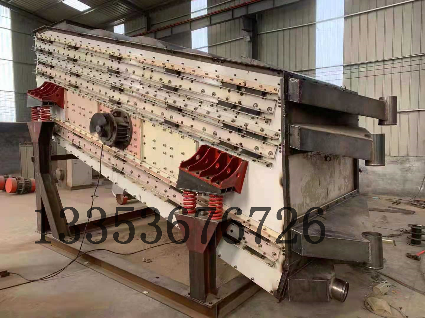 石英砂粉末形狀不規則含水易堵網用弛張沸騰篩可以解決嗎?1